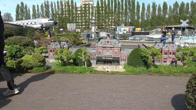 マドローダムの続きです。<br /><br />こちらはフローニンゲン（Groningen）駅。<br />つい「グローニンゲン」と読んでしまいそうですが、正しくは「フローニンゲン」です。笑