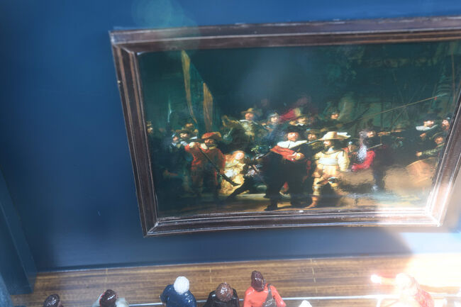 アムステルダム国立美術館<br />Rijksmuseum<br /><br />屋根越しに覗くとレンブラントの夜警が見えます　そこまでするかって感じ　ビックリ！