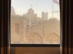 4日目朝。
おはようございます！
楽しかったシスコでの滞在もあっという間。
ウェスティンをチェックアウトし、帰国します。
部屋から見える星条旗♪素敵でした。