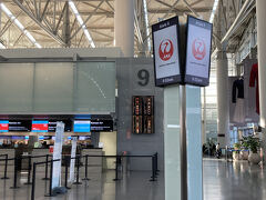 バートから空港への動線もわかりやすく、JALカウンターもすぐ発見できました。
SFOからは、成田便もあるので、同時にチェックイン手続きが始まります。