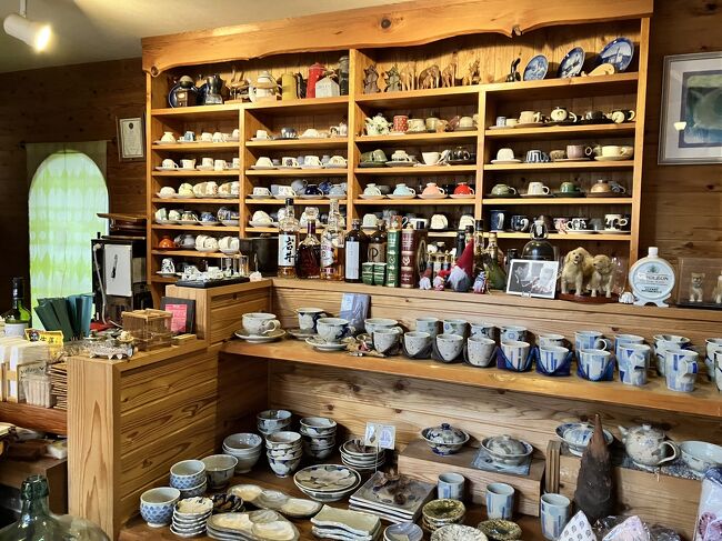 【めっちゃ素敵！】<br />素敵なコーヒーカップと味のあるお皿！<br />ランチにも使われてたお皿で、販売もしているようです。