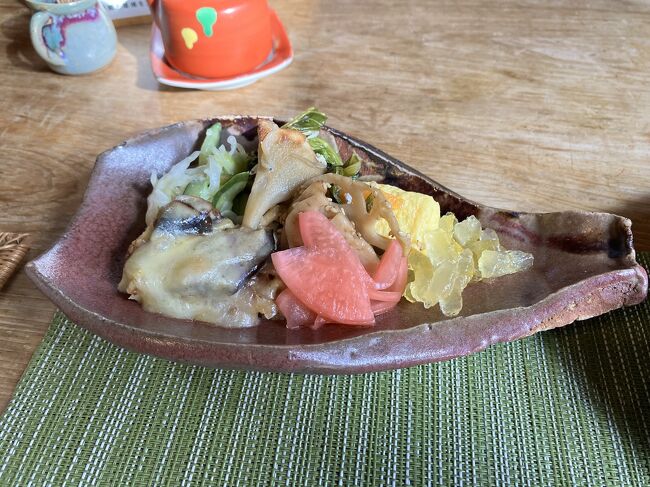 【おばんざい盛り合わせ】<br />ジャガイモのチーズ焼き、コールスローサラダ、小松菜と蓮根の煮浸し、卵焼き、大根の酢漬け<br />ユズの甘露煮。<br />アツアツも冷え冷えも無造作に一緒に乗せちゃってますが、どれも主役級に美味しいよ！お出汁きいてるの、酸っぱいの、甘いの…のバランスも最高！これを食べにまた来たい！