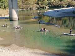 安居渓谷 水晶淵に行く予定でしたが、駐車場は１時間待ちとの情報であり、仁淀川アウトドアセンターに着ました。13：40