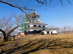 こちらが天守を模して造った八犬伝博物館