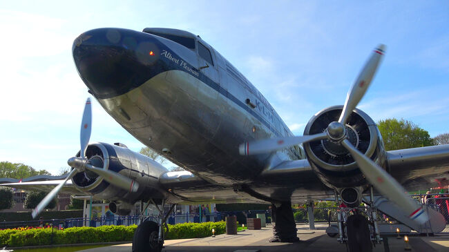 今からこの「フライング・ダッチマン」に乗り込みます。外から見ても迫力があり、期待が高まります。