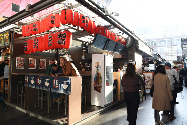 夕食はこちらのラーメン屋さんでいただきました。赤い提灯が並ぶ店構えが目を引き、屋台風の雰囲気も楽しかったです。<br />味もきっと美味しかったと思います。旅の締めくくりにぴったりの一杯でした。