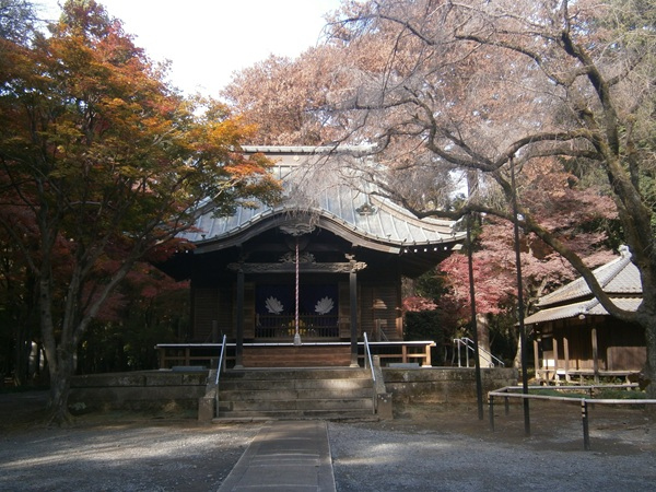 山門のすぐ左手にある半僧坊感応殿。<br />善男善女の所願を叶える「半僧坊」を祀ります。<br />浜松方広寺、鎌倉建長寺と並ぶ三大半僧坊のひとつです。<br /><br />