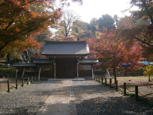 半僧坊感応殿近くにある半僧門。<br />毎月４月１７日に行われる平林寺半僧坊大祭の日に限り開門され、通行自由となります。<br /><br />