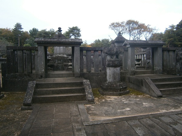 こちらが、松平信綱夫婦の墓です。<br /><br />