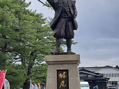 堀尾吉晴公の像