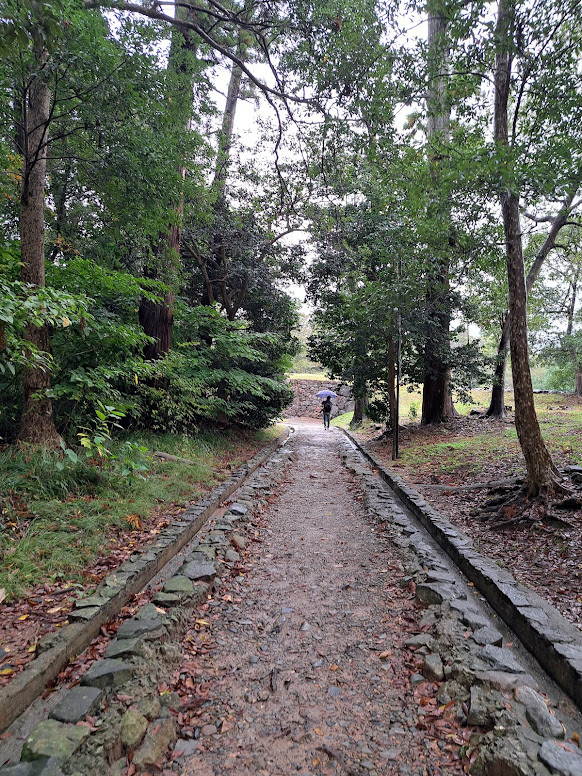 松江城裏側へ。