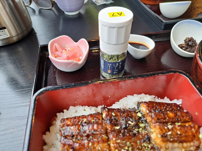 山椒が自分でゴリゴリするやつで美味しかったです。<br />後にこの山椒調べましたがAmazonで4,600円でした！！（ひょえー）<br /><br />あー、美味しかった！！<br />教えてくれた松江城の方に感謝。<br />あの時教えてもらわなければ絶対食べてなかったのでね。