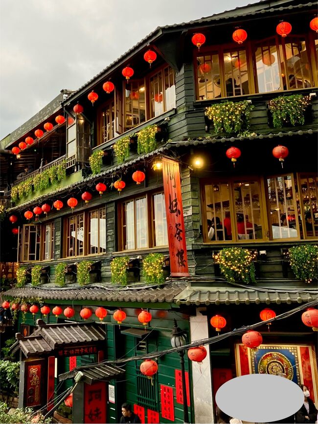 しばしガイドさんと別行動<br /><br />阿妹茶楼(アーメイチャーロウ)<br />で茶をしばく<br /><br />行列してなくて<br />すぐ席に案内されてラッキー(^○^)