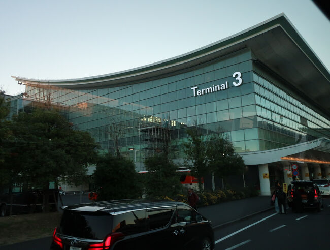 ・１１月４日（火）<br />6:10 朝イチのT3に到着しました。