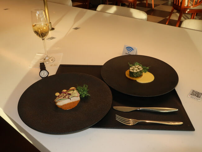 肉料理と魚料理です。