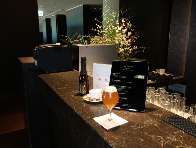 5階のサロンにあがって，クラフトビールを戴きました。
