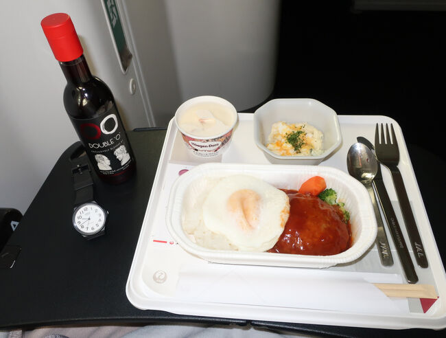 機内食です。… ロコモコ？