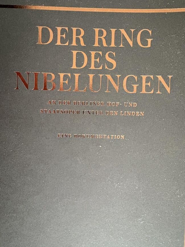 ベルリン国立歌劇場の過去の指輪の上演記録も売っていました。こちらは10ユーロでした。