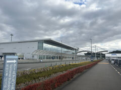 自宅から車で30分
富士山静岡空港へ到着しました

ここは無料駐車場が多くあるのが魅力でしたが
来年4月から全て有料化されるそう(＞＜)