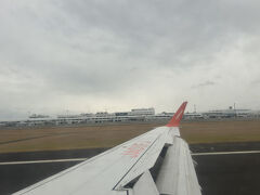 順調に鹿児島空港へ到着

天気予報通り、怪し～い空模様になってます