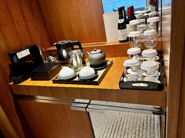 ミニバー類とコーヒーなど