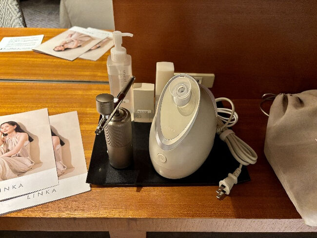 使用しなかったのでどんな感じか分かりませんが、美顔器が置いてありました。