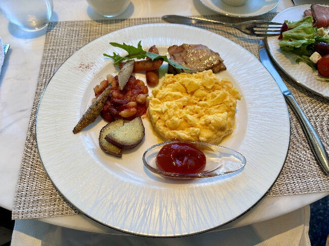 朝食<br /><br />旦那さん：モーニングブースト（スクランブルエッグ）<br /><br />