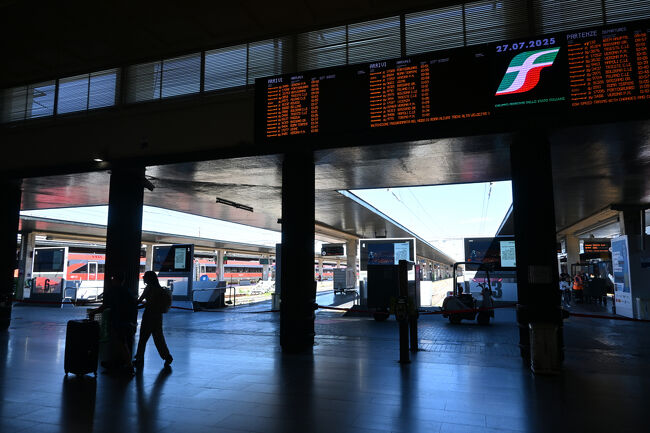 ボローニャから1時間半ほどで、ベネチア旧市街の入り口にあるベネチア・サンタ・ルチア駅に到着した。