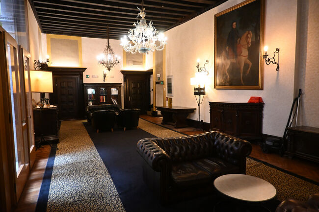 今回の旅のなかでもっとも格式ある宿だけあって、創業120年の歴史を醸し出す館内はクラシカルでエレガント。