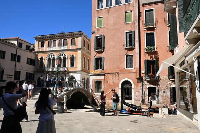 ホテルに荷物を置き、ようやく身軽になった。階段も怖くないぜ。<br />