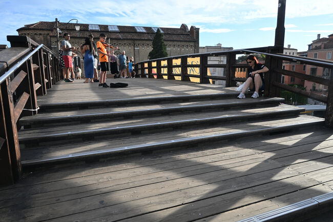 カナル・グランデにかかる橋の一つ、アカデミア橋。こちらは木造である。