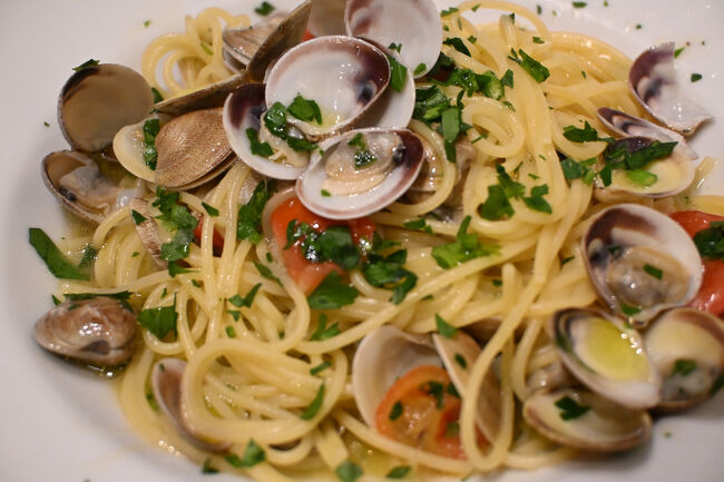 ボンゴレ。ボンゴレ自体はナポリ発祥らしいが、ベネチアでも地元産のあさりを使ったボンゴレが楽しめる。絶品。