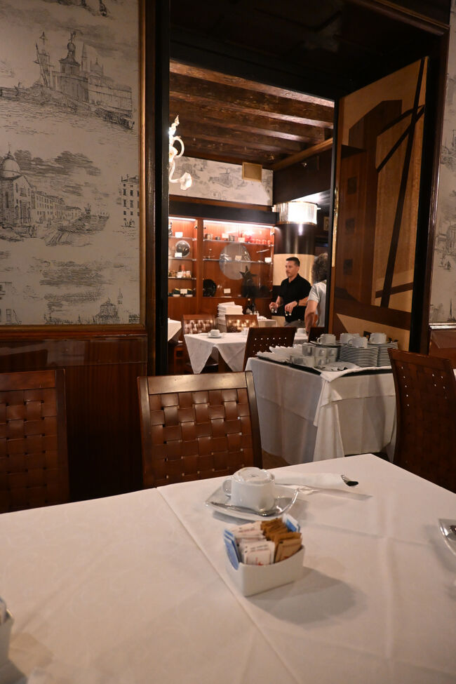 翌日。ホテルでの朝食はなかなか豪華な雰囲気。