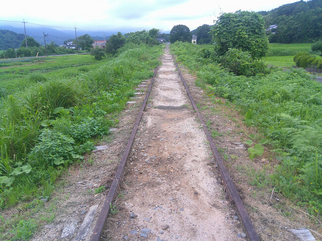 観光案内所の裏には旧国鉄倉吉線の廃線跡がありました．