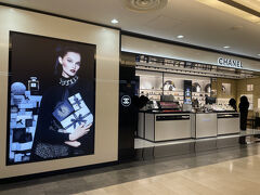 成田国際空港第1ターミナル 北ウィング 3F（保安検査後エリア）

【CHANEL FRAGRANCE & BEAUTY NORTH】の写真。

「シャネル」のコスメショップです。