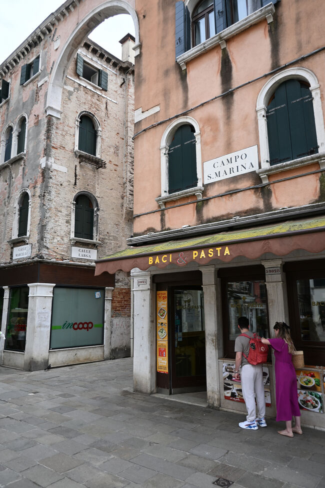 歩いていたら小腹が空いてきたので、たまたま目についた「Baci &amp; Pasta」へ。