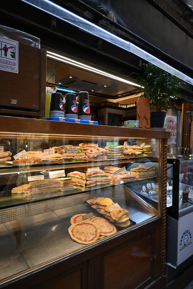 いろいろと食べ過ぎたため、夜はテイクアウトピザで簡単に。やはり健康面でも財政面でも緩急は大事であろう。