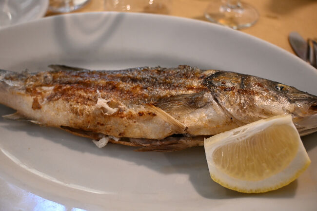 ここまであまり見なかった素朴な焼き魚。ふっくらとした白身で食べやすい。