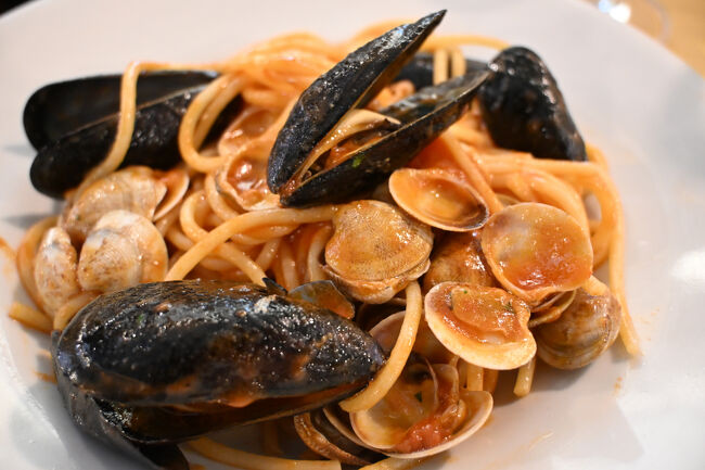 シンプルあっさりのペスカトーレ。ベネチアの料理はボローニャに匹敵するかというほどレベルが高い。今回訪れた町に限った話になってしまうが、肉のボローニャ、海鮮のベネチアといった感じか。