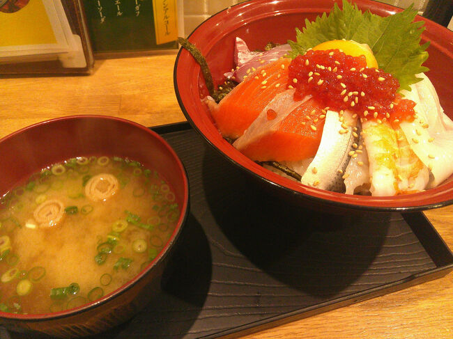 海鮮丼を頂きました．