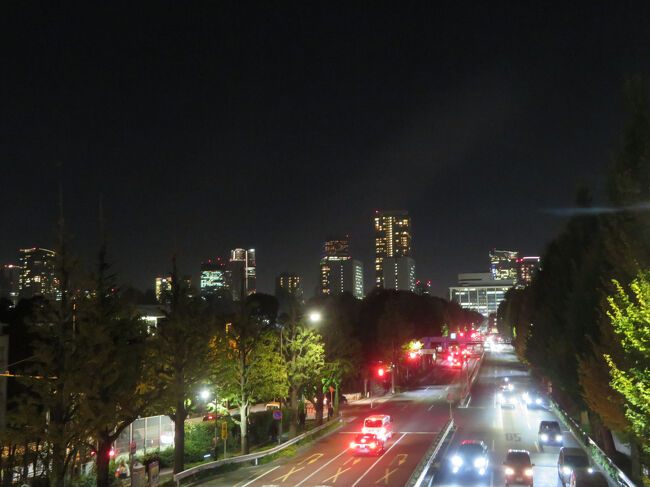 信濃町駅を下車して歩道橋の上からパチリ(^^)/