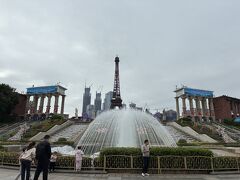 世界の窓には９時半ごろ到着。ここから空港へ直接向かうので、荷物をロッカーへ。初めてAlipayでロッカー使った。開かなかったらどうしようと心配だったけど、問題なく。テーマパークなのに1日5元で安かった。という東武ワールドスクウェア的テーマパークへ。