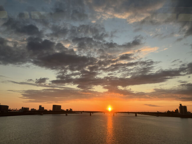 大淀川の朝陽<br />いいタイミングで<br />やったね～