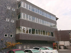 本日の宿は松瀬川温泉です。16：15
左側が宿泊棟　右側が温泉　日帰り温泉も利用できます。