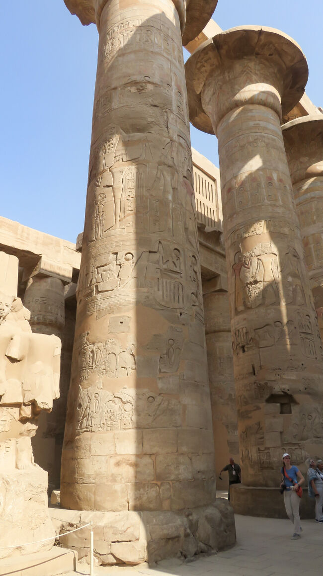 柱のレリーフや色もきれいに残っています。