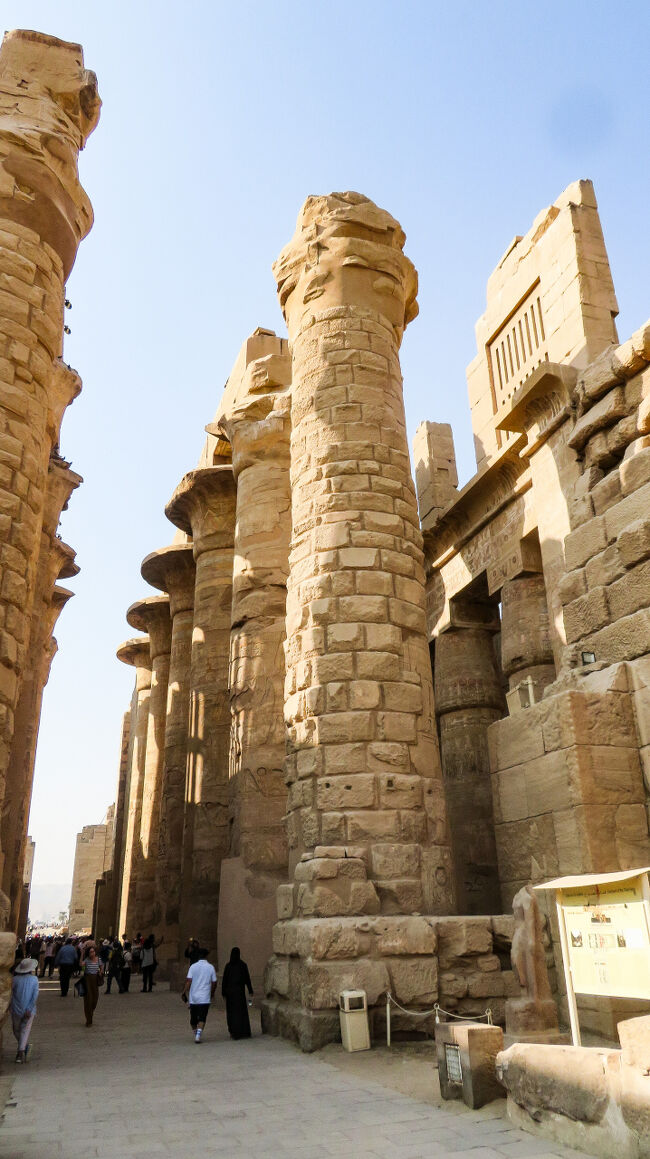 大列柱室に戻ってきました。柱の化粧石の下はこういう造りなのですね。