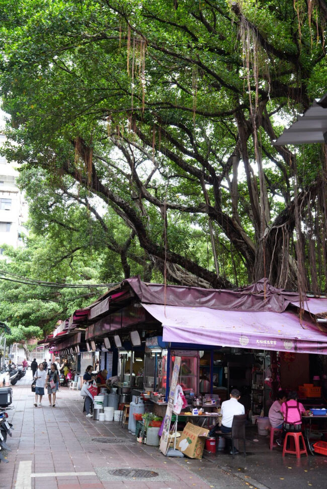 なにやらお店が並んでおりまする<br />