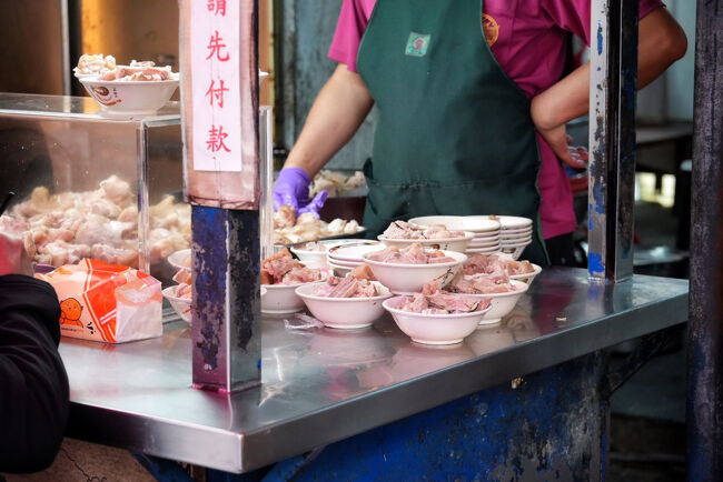 何屋さんなのかな？<br /><br />この、ゴリゴリのローカルな雰囲気<br />姉、大好きなんですよね～<br />