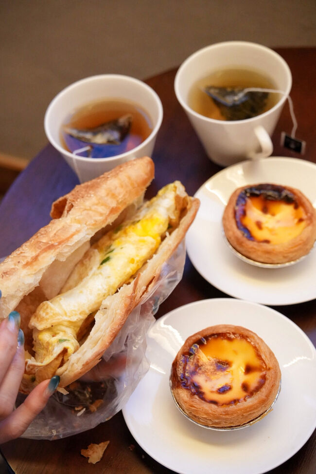 ホテルに帰っていただきました～<br />ごちそうさまでした(^^)<br /><br />夕食前だったから(これでも)我慢しちゃった<br />おまんじゅう類も買えばよかったなー