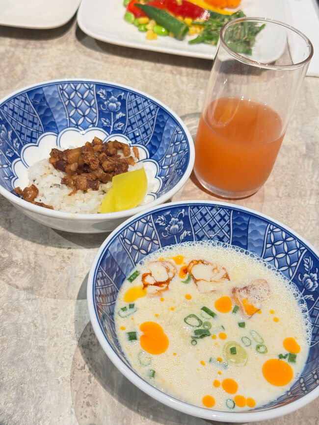 作っちゃうよね～<br /><br />豪華ビュッフェだったけど画像ない…<br />この後朝食を買いに行くので<br />ルーローハンを少しだけただきました